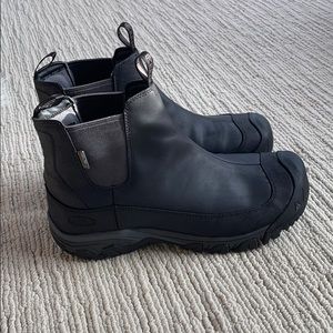 Keen Waterproof pull on boot